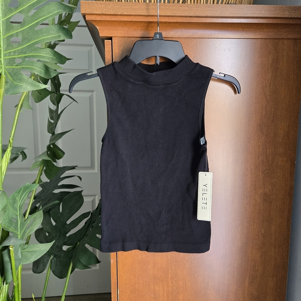 Yelete Black Crop Top